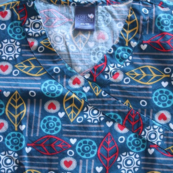 Zoe & Chloe Women's Scrub Top Lot Of 2 Tops Size X-Small - Picture 4 of 10